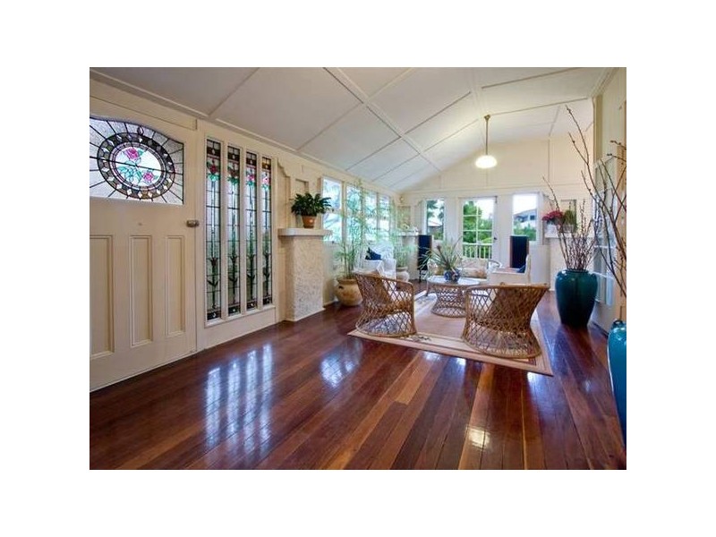 305 Cavendish Road, Coorparoo QLD 4151