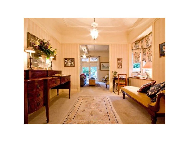 305 Cavendish Road, Coorparoo QLD 4151