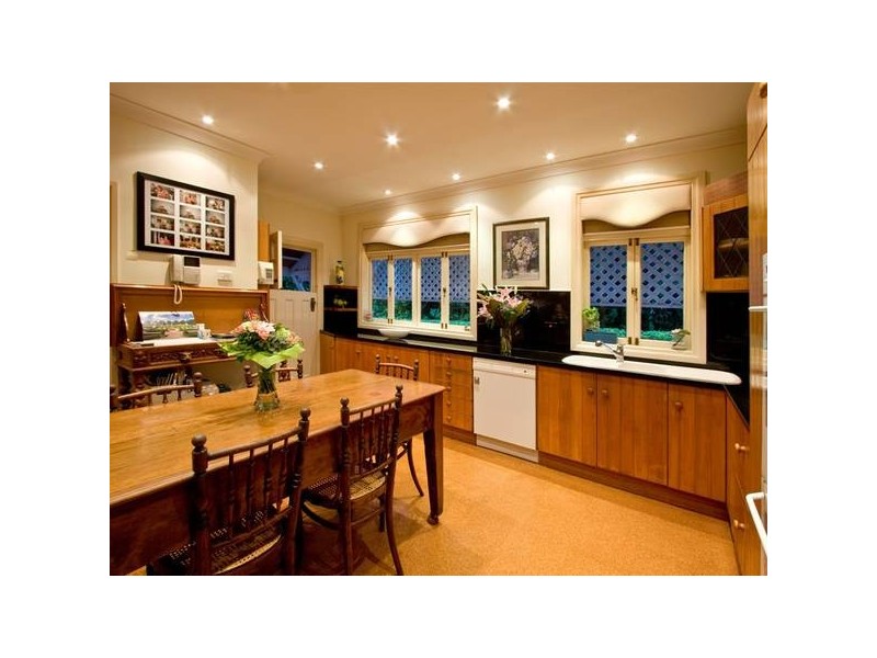 305 Cavendish Road, Coorparoo QLD 4151