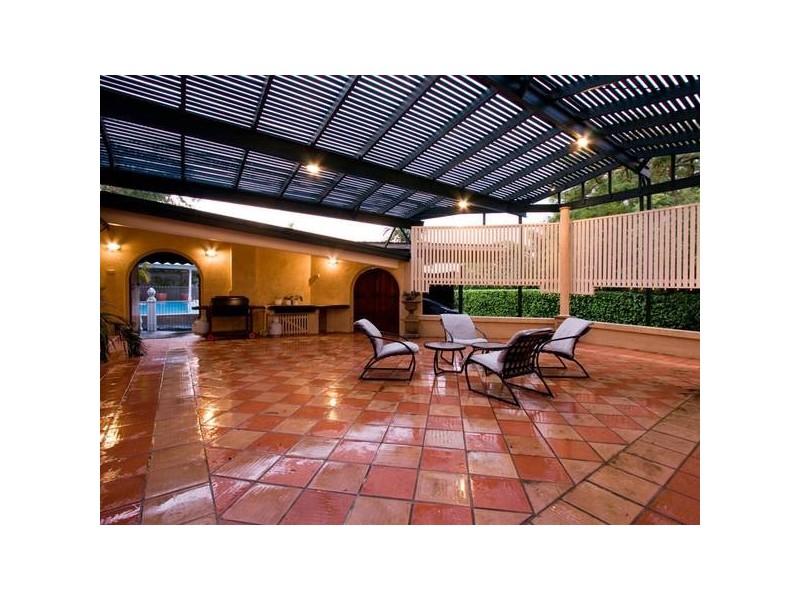 305 Cavendish Road, Coorparoo QLD 4151