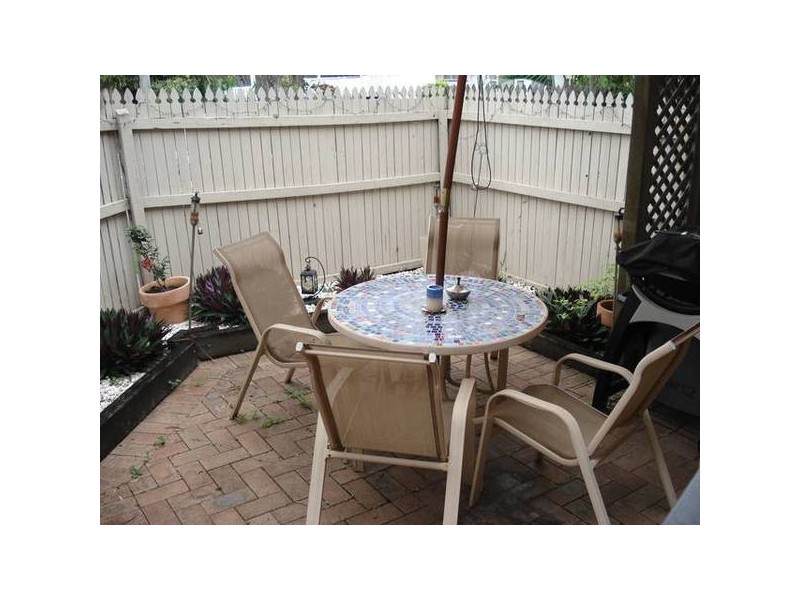 1/162 Juliette Street, Greenslopes QLD 4120