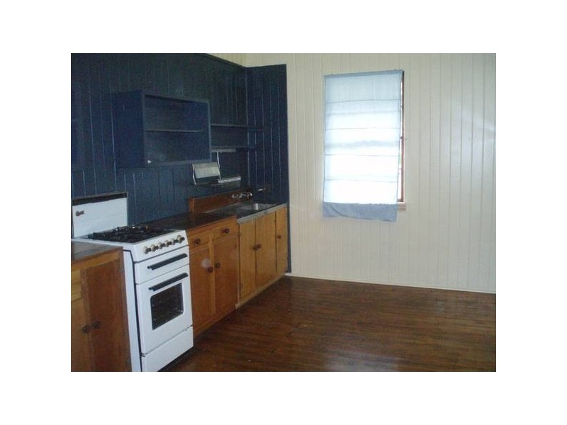 14 Corbett Street, West End QLD 4810