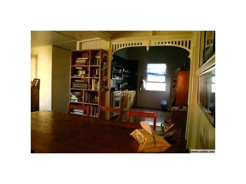 14 Corbett Street, West End QLD 4810