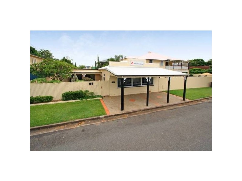 4 Newbery Street, Newmarket QLD 4051