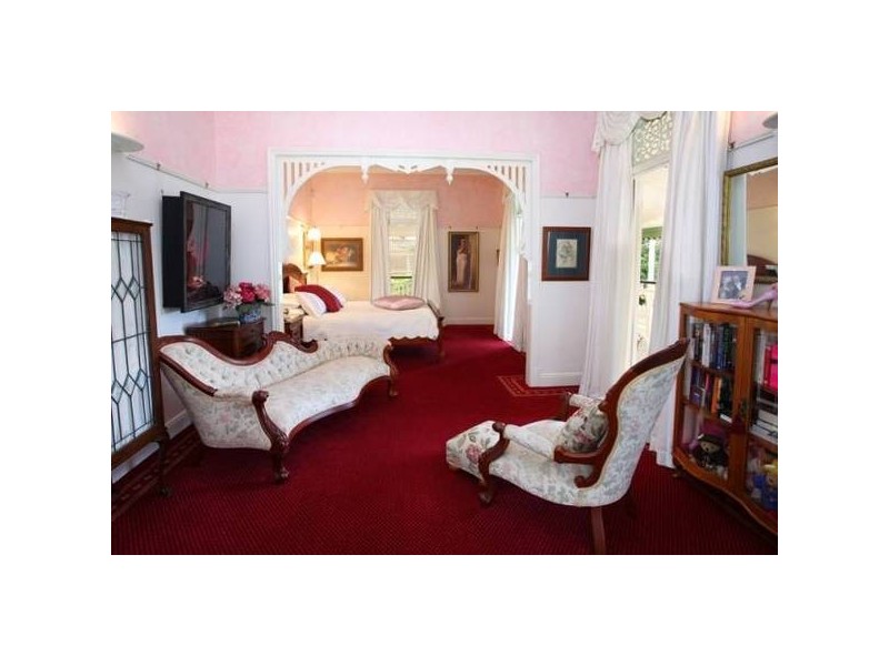 4 Newbery Street, Newmarket QLD 4051