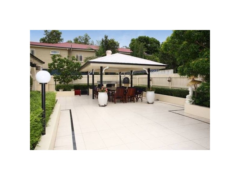 4 Newbery Street, Newmarket QLD 4051