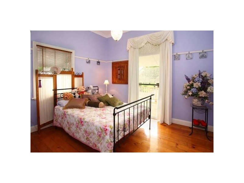 4 Newbery Street, Newmarket QLD 4051