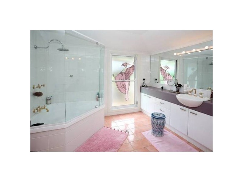 4 Newbery Street, Newmarket QLD 4051