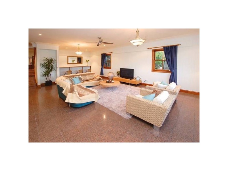 6 Regal Street, Coorparoo QLD 4151