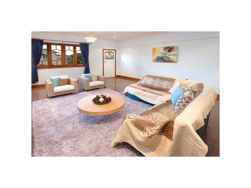 6 Regal Street, Coorparoo QLD 4151