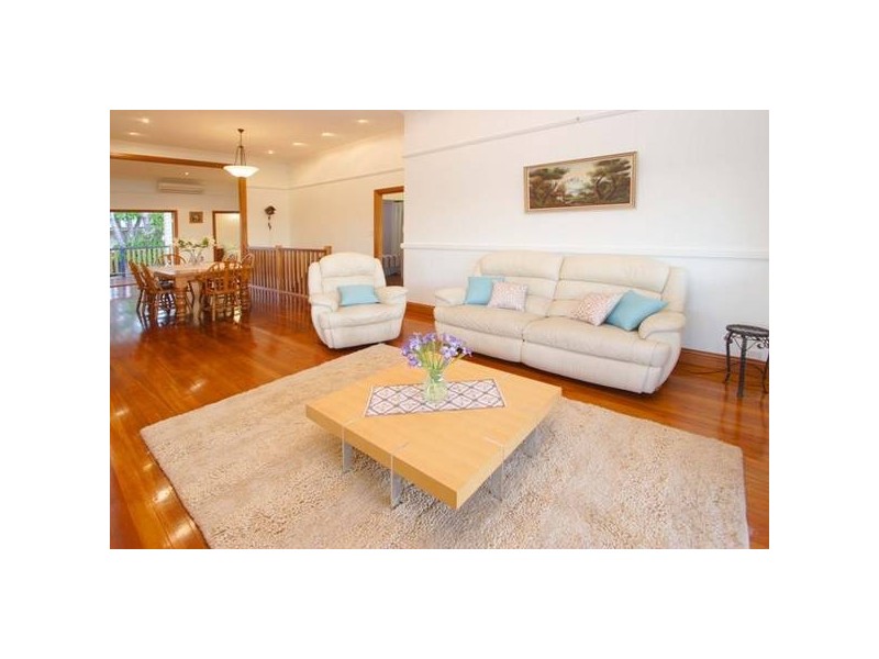 6 Regal Street, Coorparoo QLD 4151