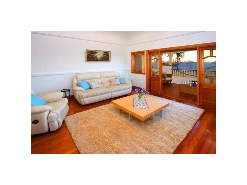 6 Regal Street, Coorparoo QLD 4151