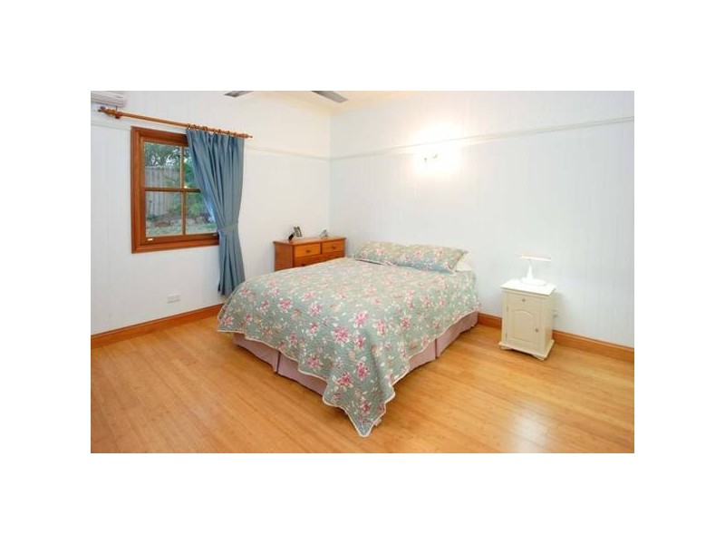 6 Regal Street, Coorparoo QLD 4151