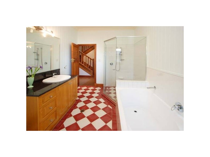 6 Regal Street, Coorparoo QLD 4151