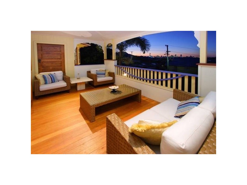 6 Regal Street, Coorparoo QLD 4151