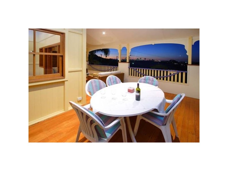 6 Regal Street, Coorparoo QLD 4151