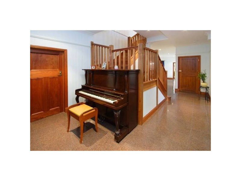 6 Regal Street, Coorparoo QLD 4151