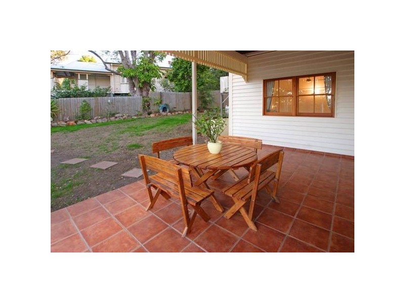 6 Regal Street, Coorparoo QLD 4151