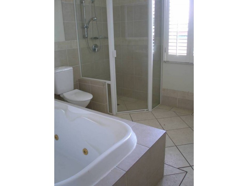 1A/12 Heaslop Street, Woolloongabba QLD 4102