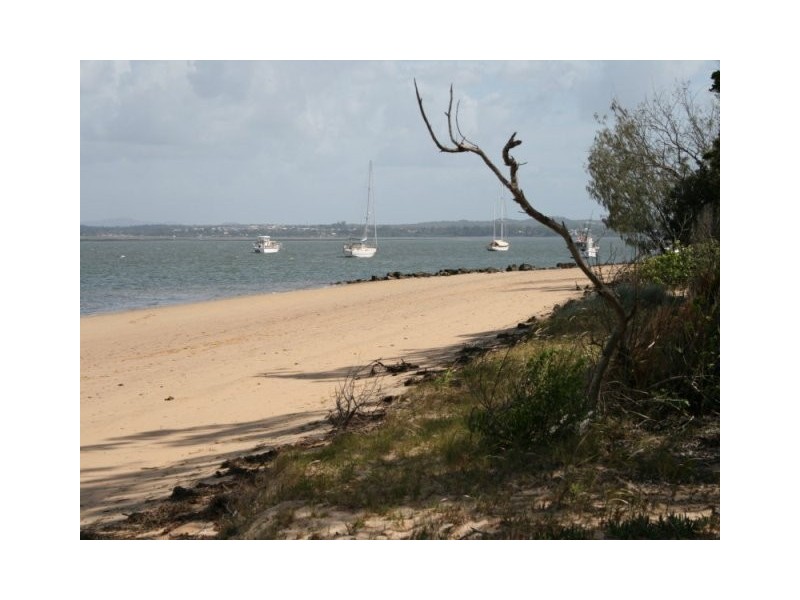62 Victoria Parade, Coochiemudlo Island QLD 4184