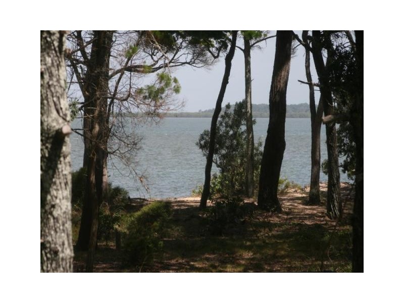 62 Victoria Parade, Coochiemudlo Island QLD 4184