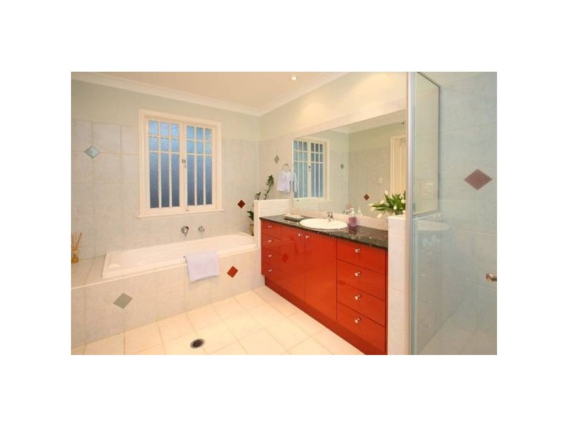 10 Glenfield Street, West End QLD 4101