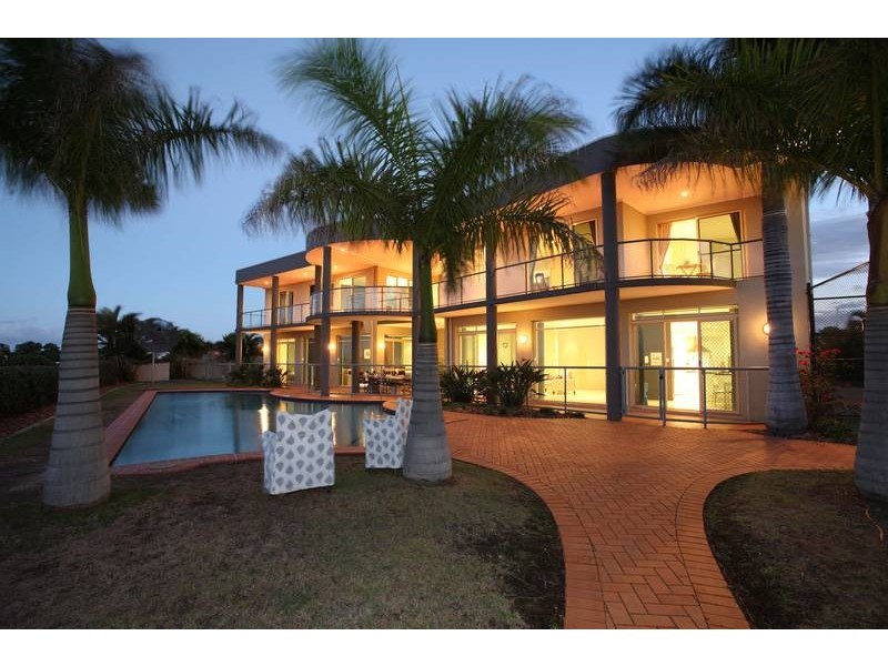 19 Mainsail Street, Birkdale QLD 4159