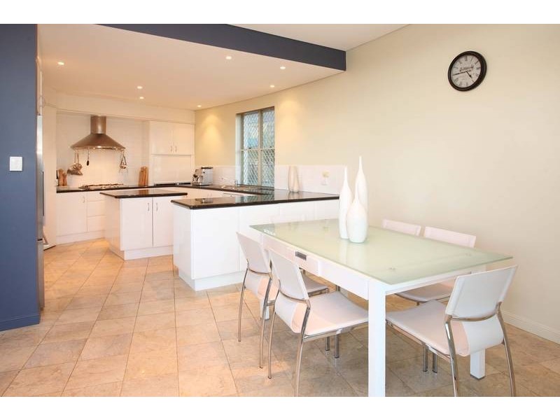 19 Mainsail Street, Birkdale QLD 4159