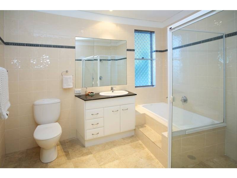 19 Mainsail Street, Birkdale QLD 4159