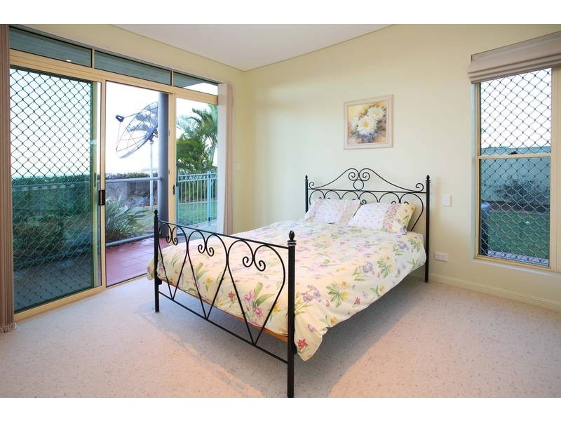 19 Mainsail Street, Birkdale QLD 4159