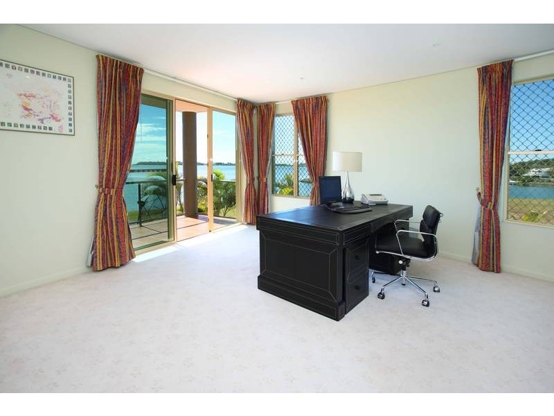 19 Mainsail Street, Birkdale QLD 4159