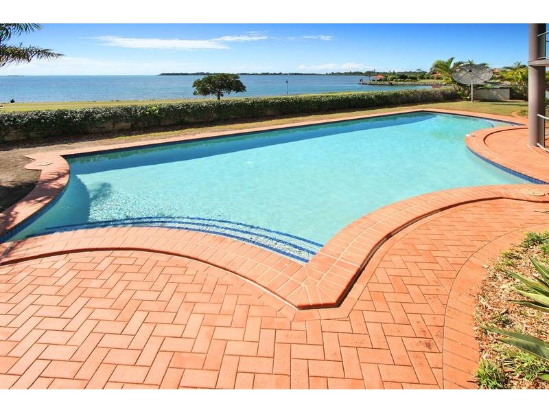 19 Mainsail Street, Birkdale QLD 4159