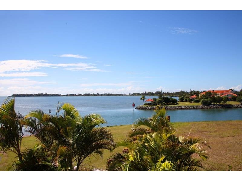 19 Mainsail Street, Birkdale QLD 4159