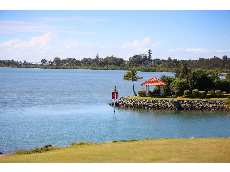 19 Mainsail Street, Birkdale QLD 4159