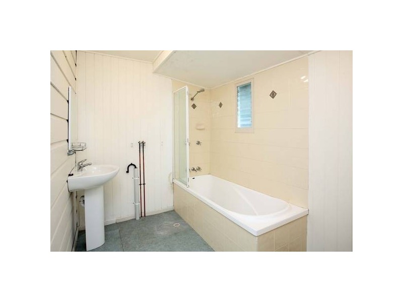 19 Dornoch Tce, West End QLD 4101
