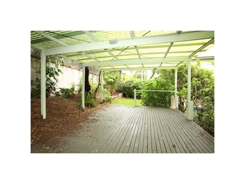19 Dornoch Tce, West End QLD 4101