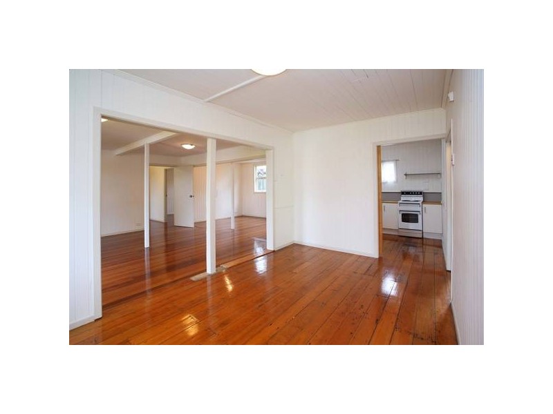 19 Dornoch Tce, West End QLD 4101