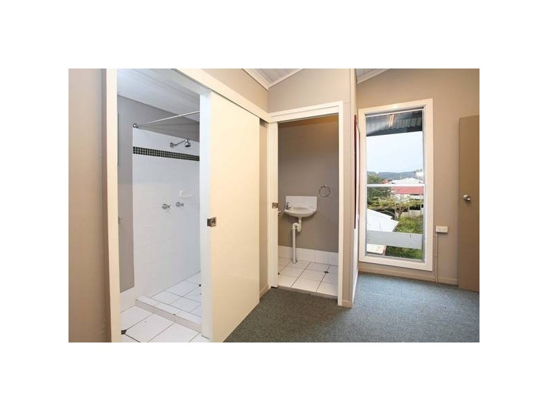 19 Dornoch Tce, West End QLD 4101