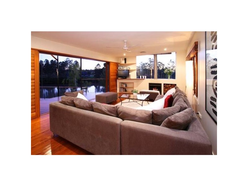 3 Long Street West, Graceville QLD 4075