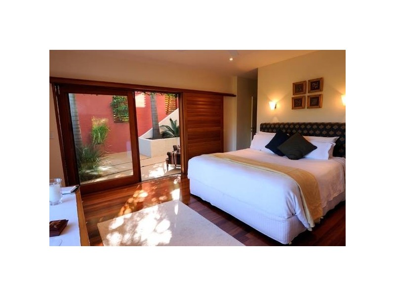 3 Long Street West, Graceville QLD 4075