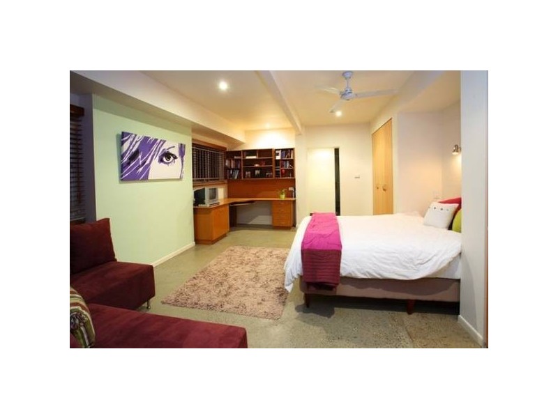 3 Long Street West, Graceville QLD 4075