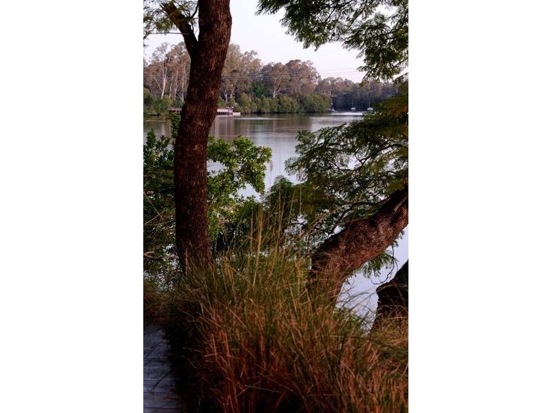 3 Long Street West, Graceville QLD 4075