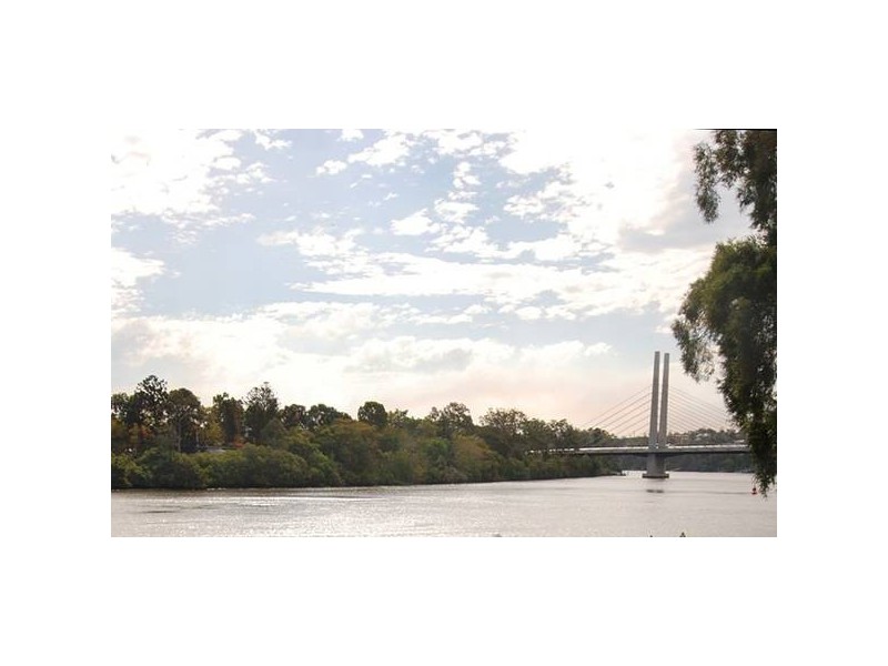 37 Brisbane Corso, Fairfield QLD 4103