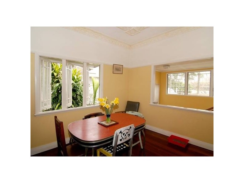 37 Brisbane Corso, Fairfield QLD 4103