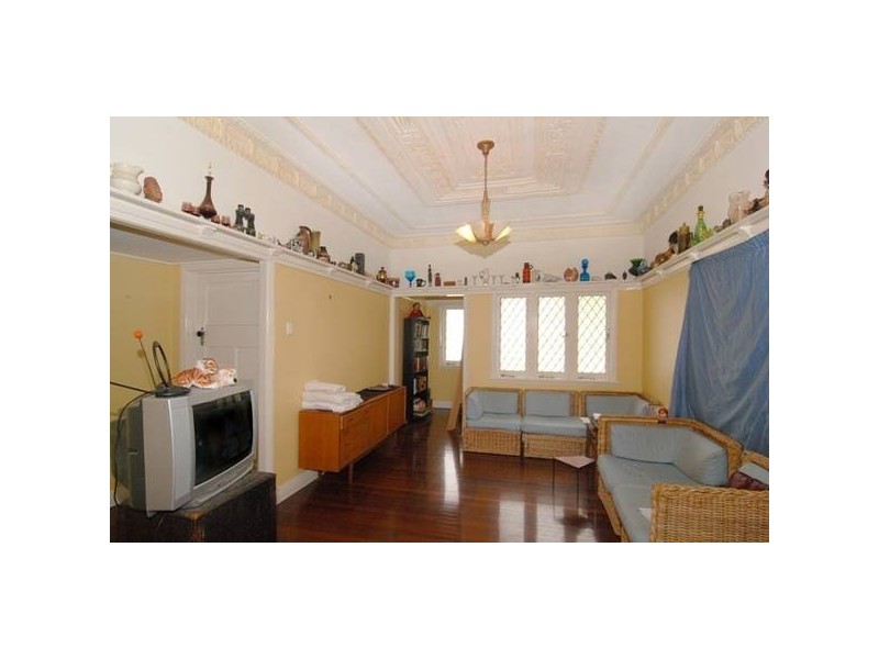 37 Brisbane Corso, Fairfield QLD 4103