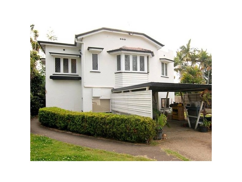 37 Brisbane Corso, Fairfield QLD 4103