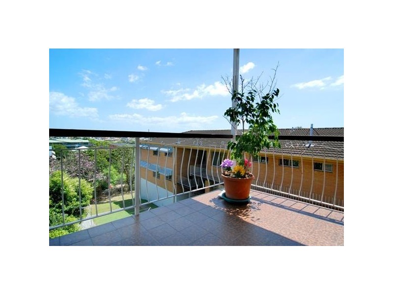 6/18 Raby Road, Coorparoo QLD 4151