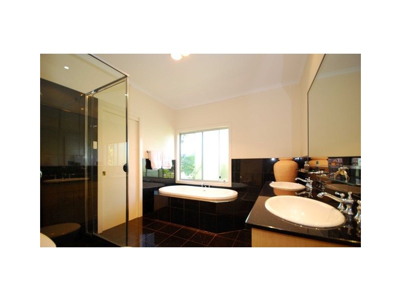 20 Dalston Street, Newmarket QLD 4051