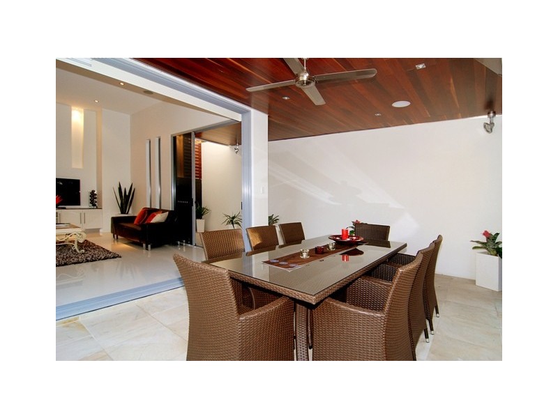 83 Hampstead Road, Highgate Hill QLD 4101