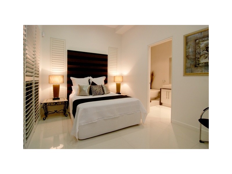 83 Hampstead Road, Highgate Hill QLD 4101